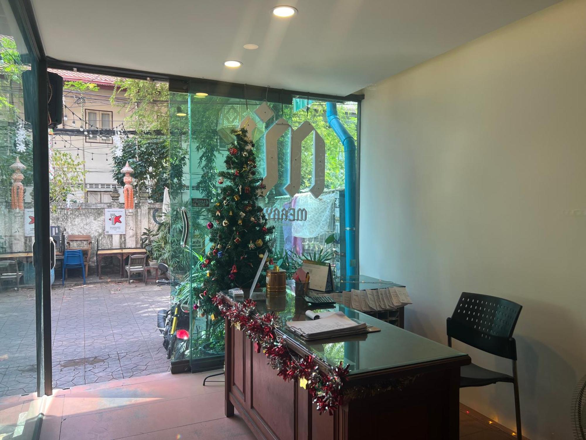 Merry V Guesthouse Bangkok Extérieur photo